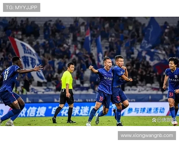 中超赛场风云再起上海海港稳居榜首持续强势领跑全联盟之路态势尽显 中超赛场风云再起上海海港稳居榜首持续强势领跑全联盟之路态势尽显